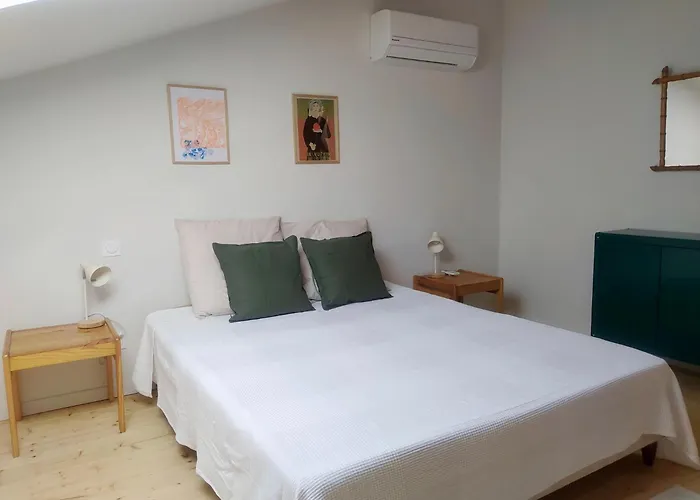 Chambre d'hotes et cabane du grand st-Marc proche Via Rhona